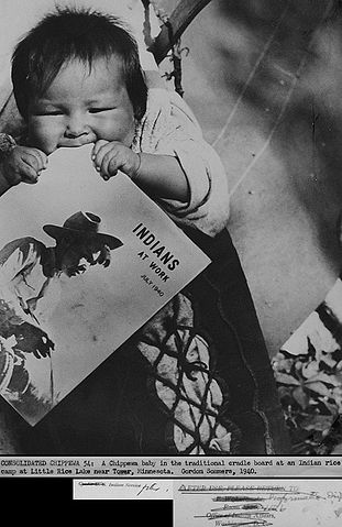 File:1940 govt photo minnesota farming scene chippewa baby teething on magazine indians at work.jpg