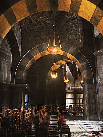 File:Aachen-cathedral-inside.jpg