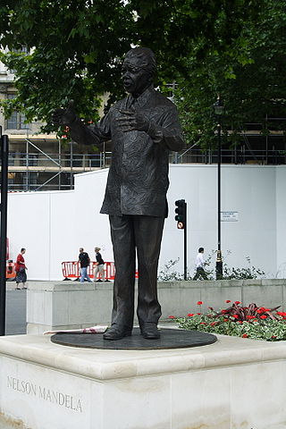 File:MandelaStatue.jpg