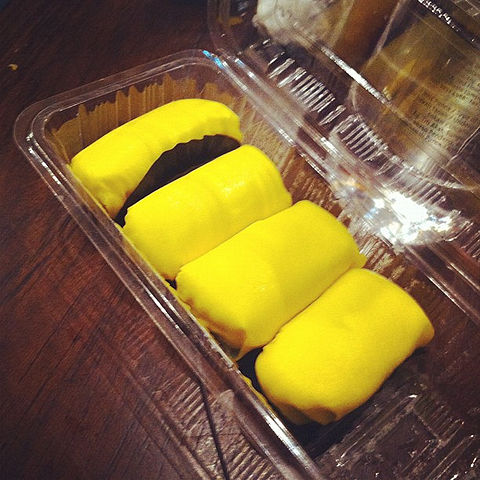File:Durian Cr&ecirc;pe in Malaysia.jpg