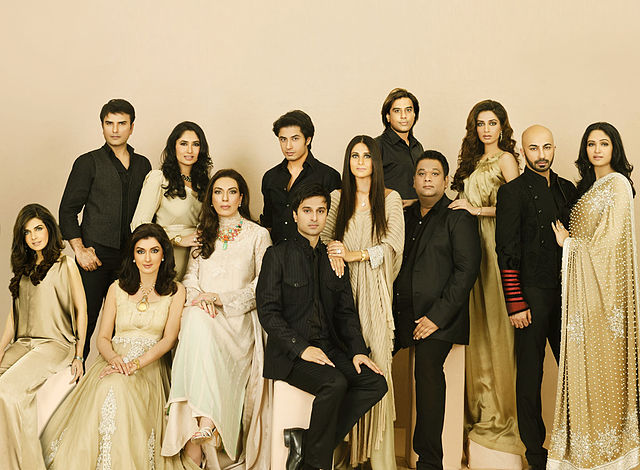File:Group Photo of Artists.jpg