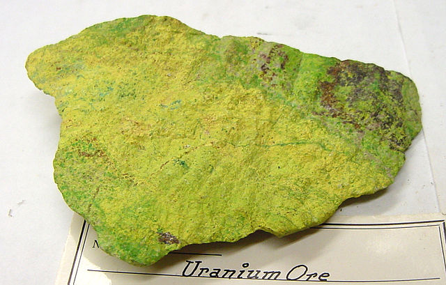 File:Uraniumore.jpg