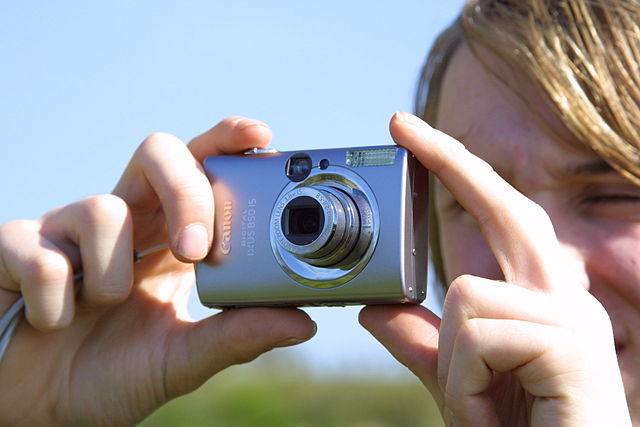 File:Photography using Canon Digital IXUS 850 IS.jpg