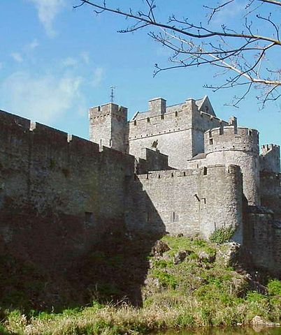 File:Ireland-Cahir Castle.jpg