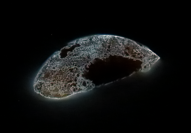 File:White phosphorus glowing e17.png