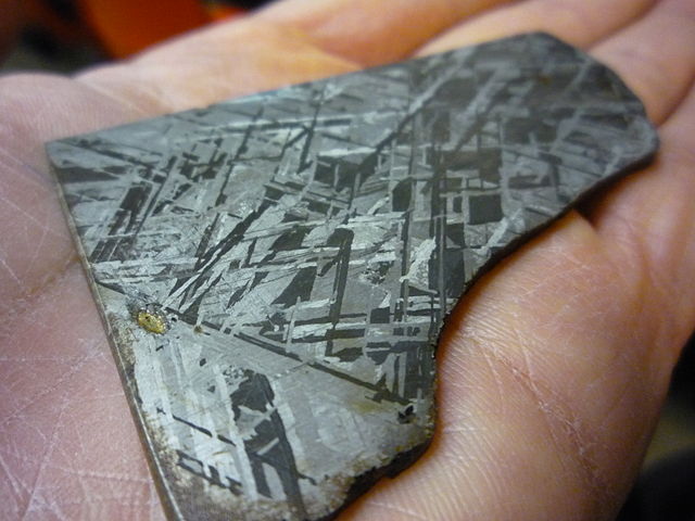 File:Widmanstatten hand.jpg