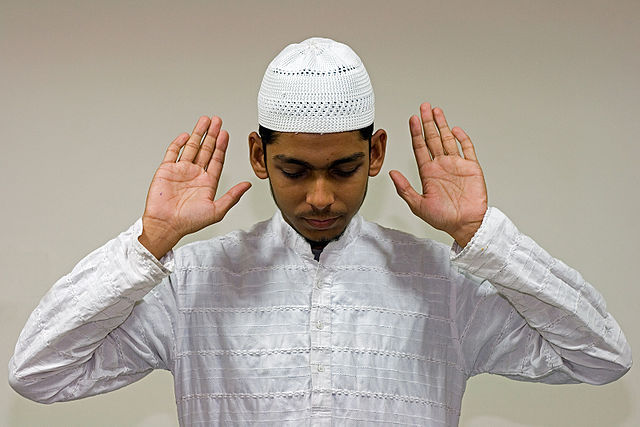 File:Takbir of prayer.jpg