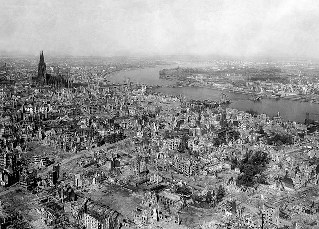 File:Koeln 1945.jpg