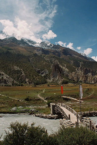 File:Manang Valley Nepal bridge.jpg