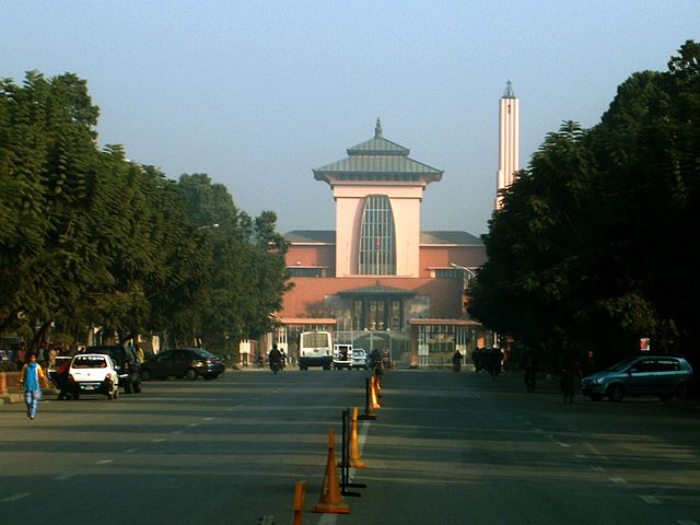 File:Royalpalacektm2006.JPG