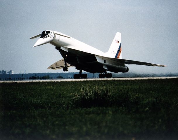 File:Июль 1997 года Ту-144ЛЛ взлетает с аэродрома ЛИИ им.Громовав в Жуковском.jpg