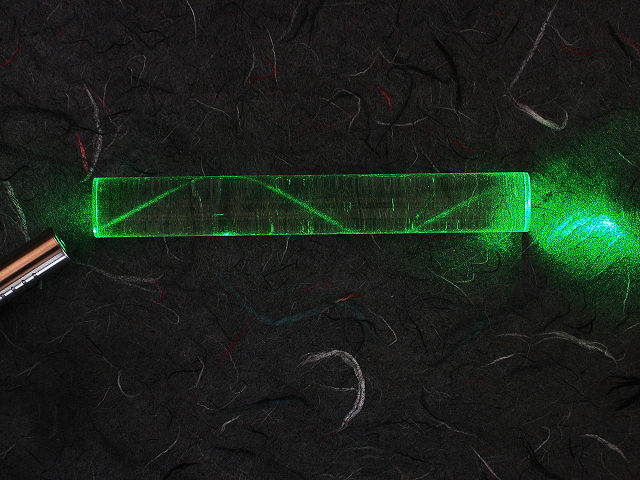 File:Laser in fibre.jpg