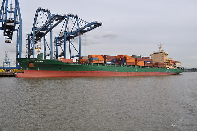 File:Carpathia Unloading at Tilbury docks - geograph.org.uk - 2091919.jpg