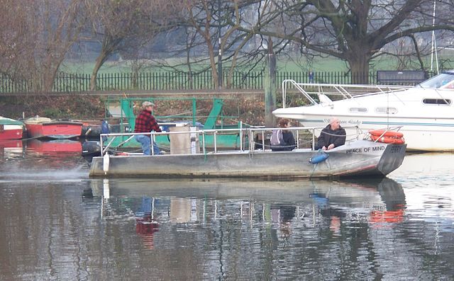 File:Hammerton's Ferry casting off.jpg