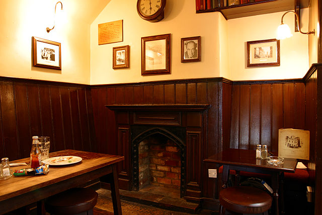 File:Eagle and Child (interior).jpg