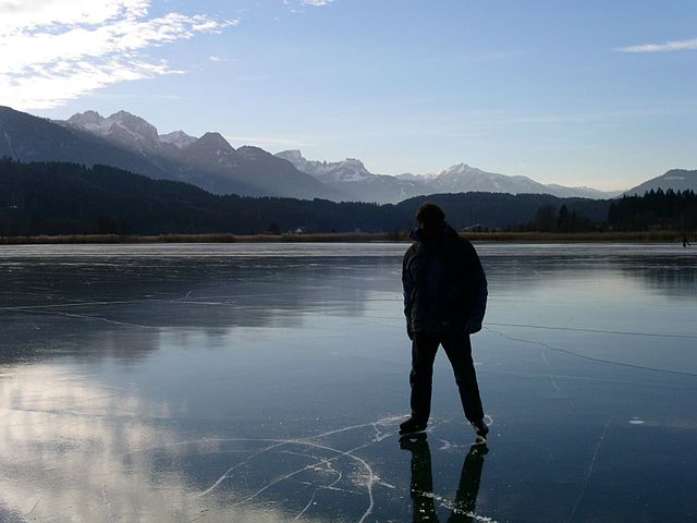 File:Ice skating Presseggersee.jpg