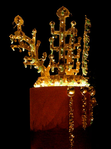 File:Korea-Silla kingdom-Gold crown from Geumgwanchong-No.191-01D.jpg
