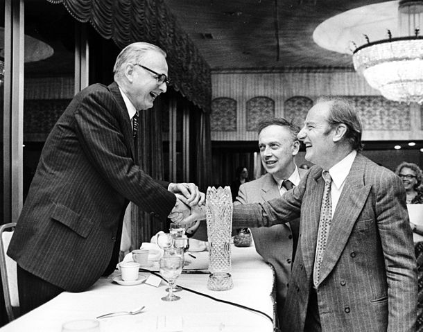 File:Maclyn McCarty with Francis Crick and James D Watson - 10.1371 journal.pbio.0030341.g001-O.jpg