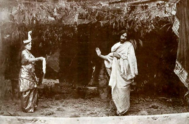 File:Valmiki Pratibha Indira Devi & Rabindranath Tagore.jpg