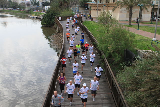File:Marathon Tel Aviv - Hayarkon View.JPG
