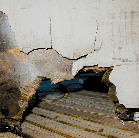 File:STS-51-L Recovered Debris (Burn Marks on the SRM) - GPN-2004-00004.jpg