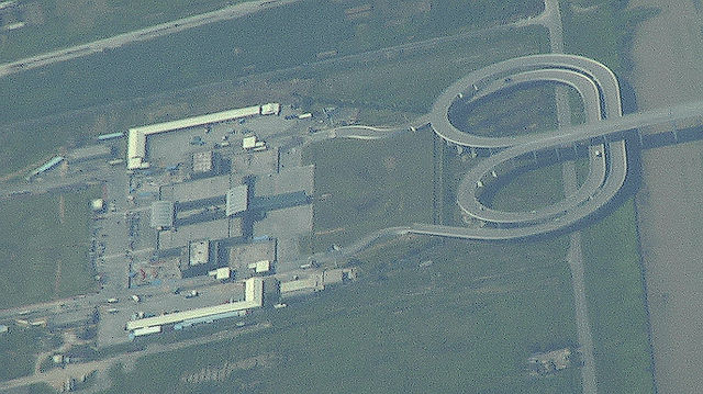 File:Lotus-bridge-macau.jpg