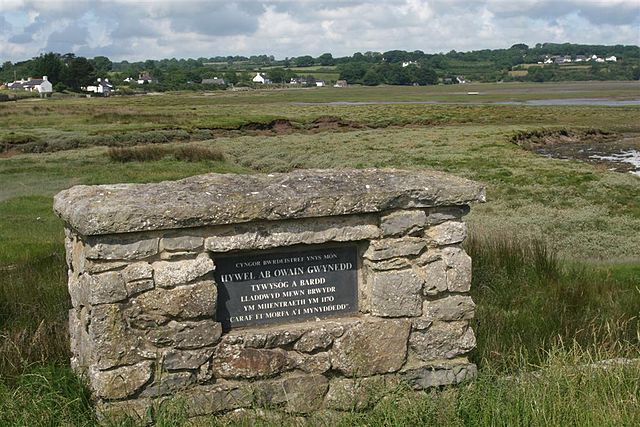 File:HywelabOwain.jpg