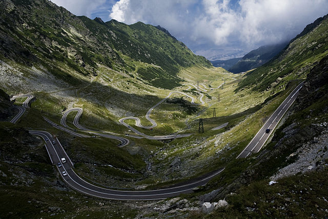File:Wide view over the northern Transfagarasan.jpg