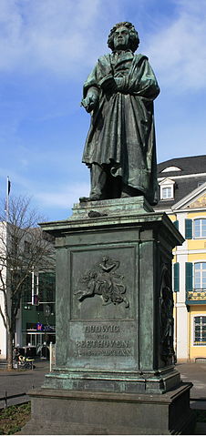 File:Beethoven monument bonn muensterplatz 2008.jpg