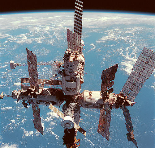 File:Mir on 12 June 1998edit1.jpg