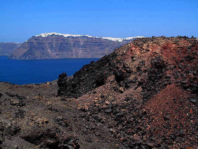 File:Viewing Fira from Nea Kameni.JPG
