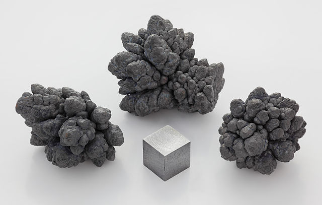 File:Lead electrolytic and 1cm3 cube.jpg