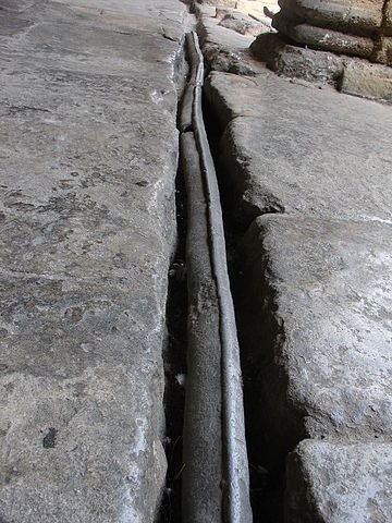 File:Lead pipe Bath.jpg