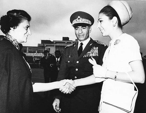 File:Pahlavis meet Indira Gandhi in India, 1970.jpg