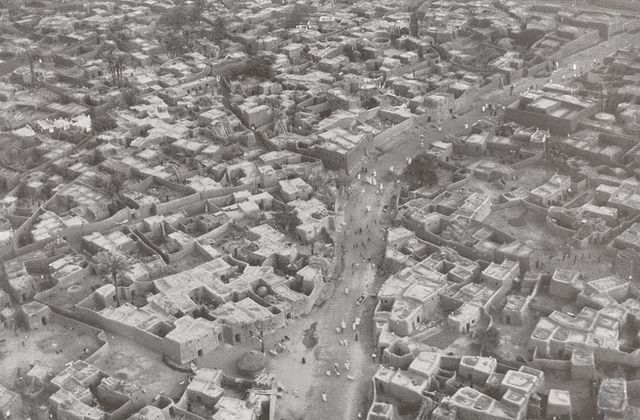 File:Mittelholzer-kano.jpg