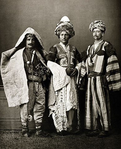 File:Kurdscostunme.jpg