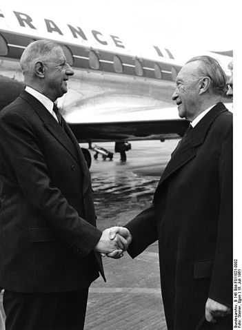 File:Bundesarchiv B 145 Bild-F011021-0002, K&ouml;ln, Staatsbesuch de Gaulle, Begr&uuml;&szlig;ung Adenauer.jpg