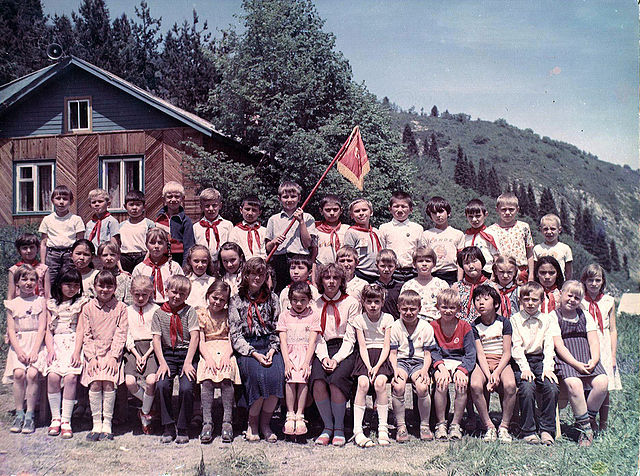 File:Young Pioneers in Kazakh SSR.jpg