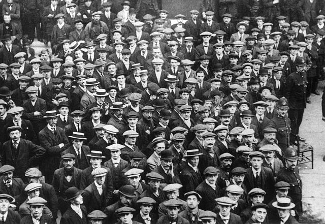 File:British recruits August 1914 Q53234.jpg