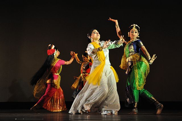 File:Dance with Rabindra Sangeet - Kolkata 2011-11-05 6669.JPG