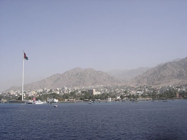 File:AqabaVueDeLaMer.JPG