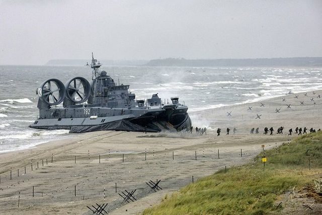 File:Zapad-2009 military exercises.jpg