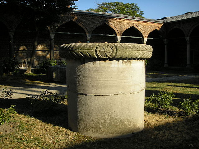 File:Second Court Topkapi 2007 80.JPG