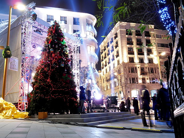 File:Nişantaşı 2010-11 Yılbaşı S&uuml;slemeleri.jpg