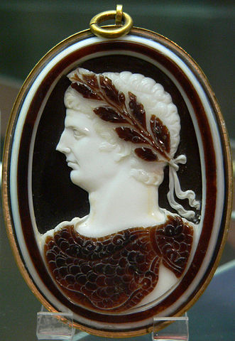 File:Cameo Claudius Cdm Paris Chab220.jpg