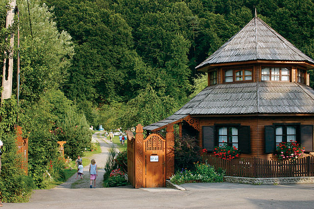 File:Vasskertentrance.jpg