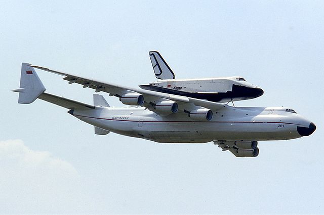 File:Antonov An-225 with Buran at Le Bourget 1989 Manteufel.jpg