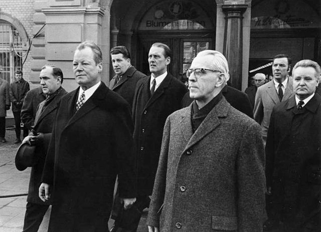 File:Bundesarchiv B 145 Bild-F031406-0017, Erfurt, Treffen Willy Brandt mit Willi Stoph.jpg