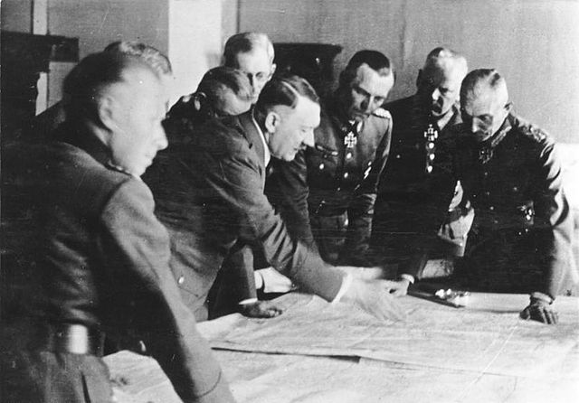 File:Bundesarchiv Bild 183-B24543, Hauptquartier Heeresgruppe S&uuml;d, Lagebesprechung.jpg