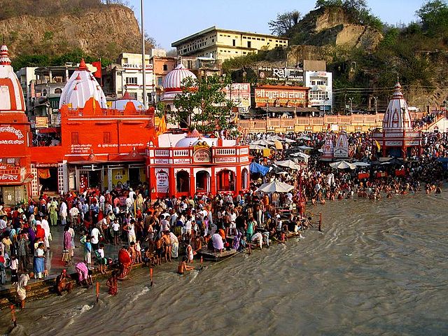 File:Ganga Dashara, at Haridwar.jpg